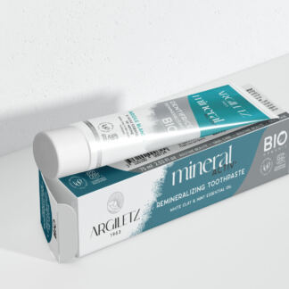 Mint* toothpaste with white clay